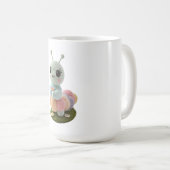 Cuddly Caterpillar A Whimsical Crochet Friend T-Sh Kaffeetasse (VorderseiteRechts)