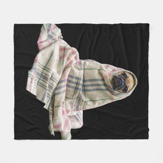 Cuddly Mops in einer Decke (Vorderseite (Horizontal))