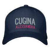 Cugina (Cousin/Weibchen), personalisiert bestickt Bestickte Baseballkappe (Vorderseite)