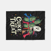 Cuke Or Treat – Funny Halloween Cuber Costume Fleecedecke (Vorderseite (Horizontal))