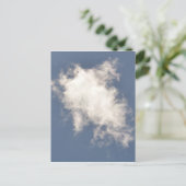 Cumulus Cloud schwebt in einem hellen blauen Himme Postkarte (Stehend Vorderseite)