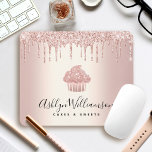 Cupcake Bäckerei Konditorei Koch Rose Gold Glitzer Mousepad<br><div class="desc">Dieses elegante, elegante, schlichte und moderne individuelle Name-Mousepad macht einen stilvollen Eindruck. Ein funkelnd, Rose goldener Kuchen, handgeschriebene Schrift Typografie und Glitzer Tropfen überlagern ein Imitat metallische Rose Gold ombre Hintergrund. Personalisieren Sie Ihre Daten mit Ihrem vollständigen Namen, Jobtitel oder anderen Informationen. Macht eine schicke, berufliche und modische Aussage für...</div>