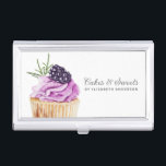 Cupcake Konditorei Koch Bäckerei Business Card Fal Visitenkarten Dose<br><div class="desc">Ein niedlicher Kuchen mit lila Zuckerguss und eine BlackBerry auf der Oberseite schmücken dieses Backgeschirr mit Visitenkarte. Personalisieren Sie es mit Ihrem Namen und Ihrer Firma. Entworfen für Sie von BlackBerry Boulevard.</div>