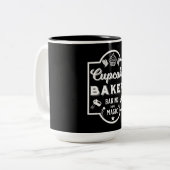 Cupcake Master Baker Zweifarbige Tasse (Vorderseite Links)