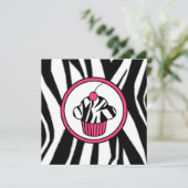 Cupcake mit Cherry Invasion - Zebra Print /Pink Einladung (Stehend Vorderseite)