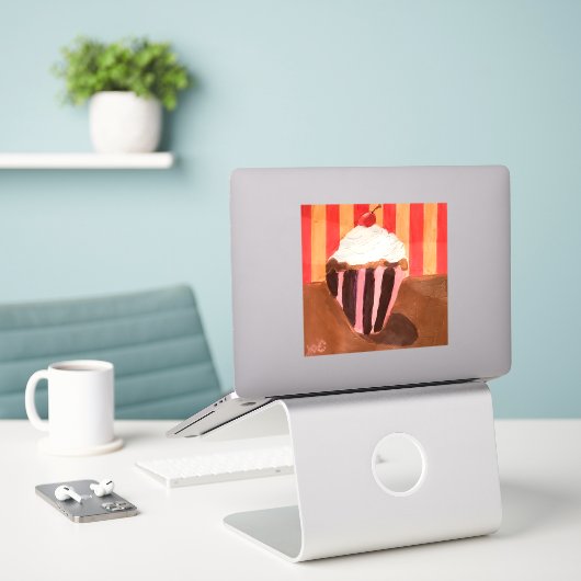 Cupcake mit Vanille-Frosting Aufkleber (Laptop auf Schreibtisch)
