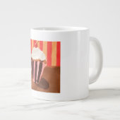 Cupcake mit Vanille-Frosting Jumbo-Tasse (Vorderseite Rechts)