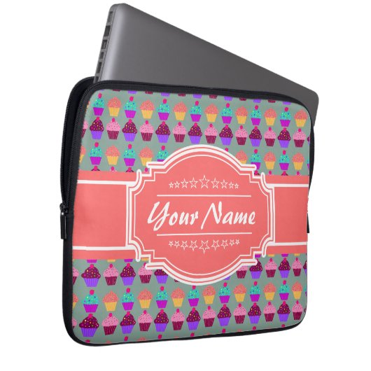 Cupcake Muster Coral Personalisiert Name Laptopschutzhülle (Vorne Rechts)