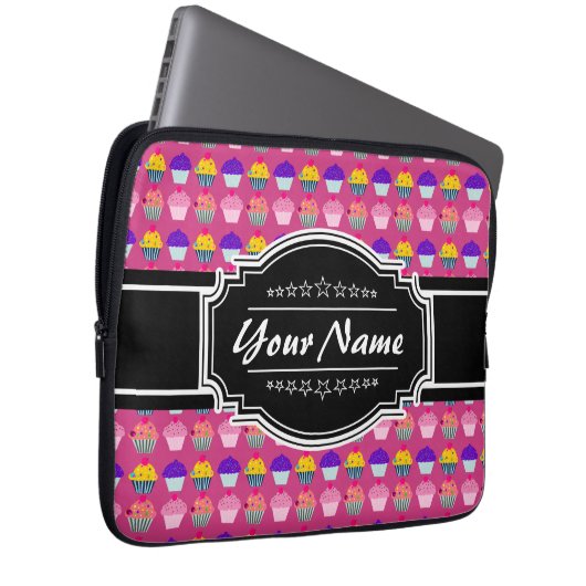 Cupcake Muster Schwarzer Personalisierter Name Laptopschutzhülle (Vorne Rechts)