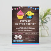 Cupcake oder Stud Muffin Gender Reveal Party Einladung (Stehend Vorderseite)