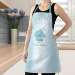 Cupcake Turquoise Glitzer Tropfens Bäckerei Koch S Schürze<br><div class="desc">Hier ist ein wunderbarer Weg, um den Spaß des Backens zu ergänzen. Genießen Sie die kulinarischen Abenteuer, wenn Sie diese elegante, raffinierte, einfache und moderne Schürze tragen. Ein funkelnd, türkisblauer Kuchen, Glitzer-Tropfen und handgeschriebene Skripte überlagern ein Imitat metallisch türkis aqua blau ombre Hintergrund. Personalisieren Sie Ihre Daten mit Ihrem Namen,...</div>