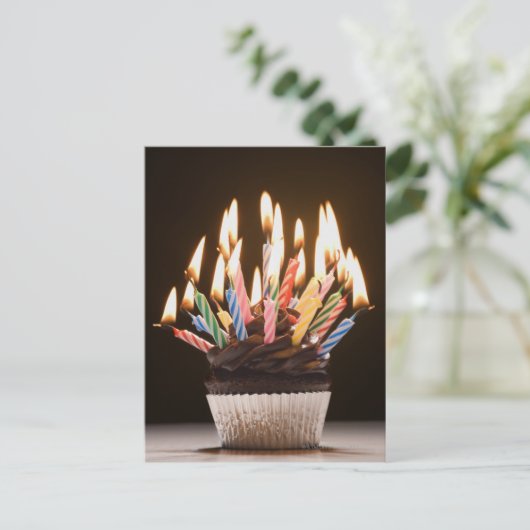 Cupcake with birthday candles postkarte (Stehend Vorderseite)