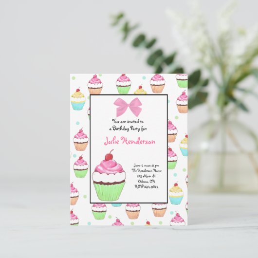 Cupcake zum Geburtstag Einladung (Stehend Vorderseite)