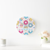 Cupcakes & Donuts Runde Wanduhr (Zuhause)