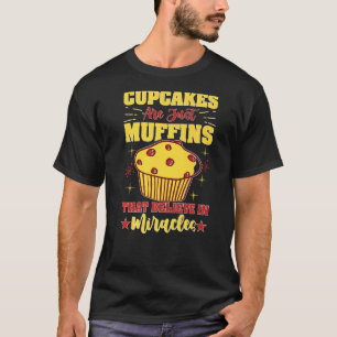 Cupcakes sind nur Muffins, die an Wunder glauben T-Shirt