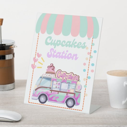 Cupcakes Station Food Sign Pedestzeichen Sockelschild (In SItu)