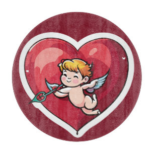 Cupid am roten Herz Schneidebrett