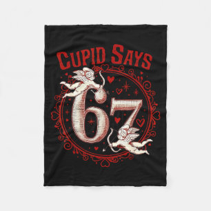 Cupid sagt 67 Lustig 6 7 Sechs Sieben Meme Slang V Fleecedecke