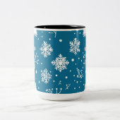 Cups mit Wintervibe Zweifarbige Tasse (Mittel)