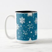 Cups mit Wintervibe Zweifarbige Tasse (Links)