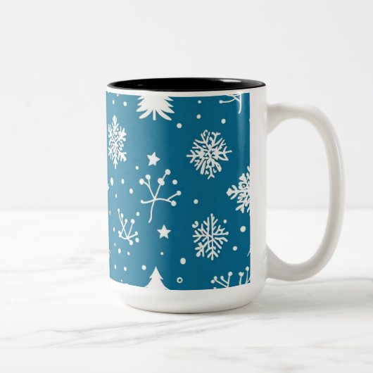 Cups mit Wintervibe Zweifarbige Tasse (Rechts)