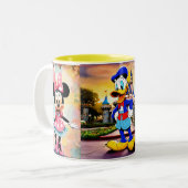Cupville Chronicles: Quirky Cartoon Cups zum Schlu Zweifarbige Tasse (Vorderseite Links)