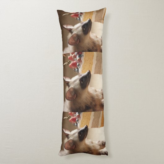 Curious Hyena & Layer Cake Body Pillow Seitenschläferkissen (Rückseite (Vertikal))