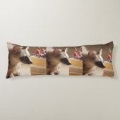 Curious Hyena & Layer Cake Body Pillow Seitenschläferkissen (Vorderseite)