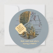 CURIOUS SQUIRREL ON FENCE LOOKING INTO HOUSE EINLADUNG (Vorderseite)