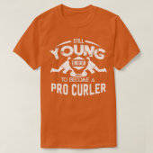 Curling noch jung genug, um Pro Curler zu werden T-Shirt (Design vorne)