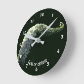 Curling White Wildflower Personalized Runde Wanduhr (Winkel)