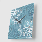 Curls über Blau mit Filigree Floral sie schüttelte Quadratische Wanduhr (Winkel)