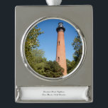 Currituck Beach Lighthouse Banner-Ornament Silber<br><div class="desc">Currituck Beach Lighthouse in Corolla,  North Carolina entlang der Außenbänke</div>