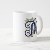 Cursive M – Elegant Blue & Gold Monogram Jumbo-Tasse (Vorderseite Rechts)