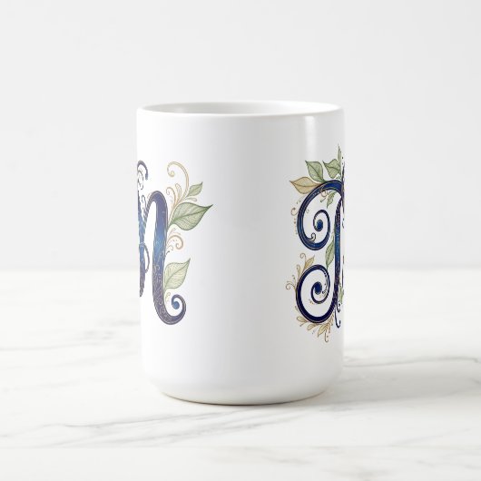 Cursive M – Elegant Blue & Gold Monogram Kaffeetasse (Mittel)