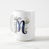 Cursive M – Elegant Blue & Gold Monogram Kaffeetasse (Vorderseite Links)