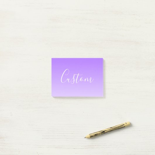 Cursive Script Name & Editable Light Lila Ombre Post-it Klebezettel (Auf Schreibtisch)
