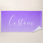 Cursive Script Name & Editable Light Lila Ombre Strandtuch (Vorderseite)