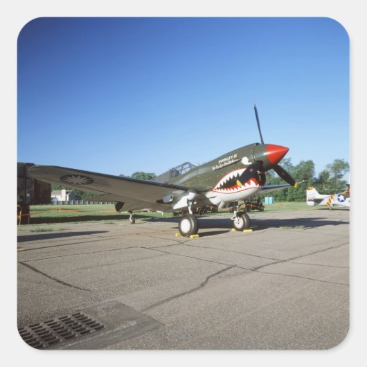 Curtiss P-40 Warhawk, an der Flugschau Minnesotas Quadratischer Aufkleber (Vorderseite)
