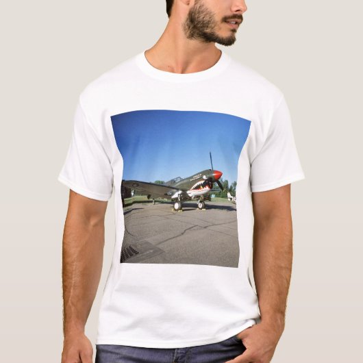 Curtiss P-40 Warhawk, an der Flugschau Minnesotas T-Shirt (Vorderseite)