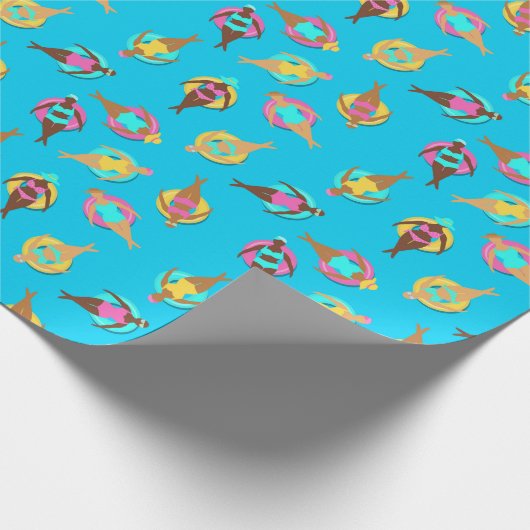 Curvy Girl Friends am Schwimmbad Gemustert Geschenkpapier (Ecke)