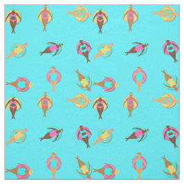 Curvy Melanin Women Friends am Pool Stoff