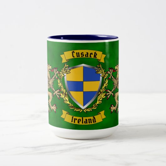 Cusack Irish Shield & Griffins Zweifarbige Tasse (Mittel)