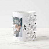 Custom 2 Foto Collage 2024 Kalender Jumbo-Tasse (Vorderseite)