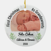 Custom 2 Foto First Christmas als Großeltern Keramik Ornament (Hinten)