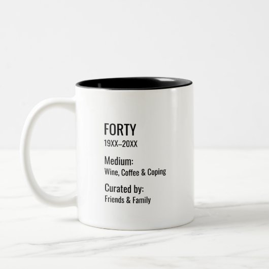 Custom 40th Birthday Fun Museum Label Inside Joke Zweifarbige Tasse (Links)