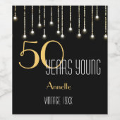 Custom 50 Jahre Young Black Gold Lights Elegant Weinetikett (Einzelnes Label)