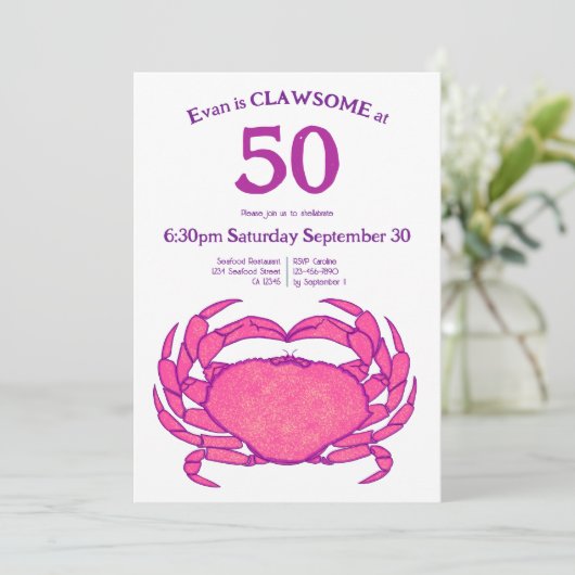 Custom 50th Birthday Bold Pink Crab Seafood Pun Einladung (Stehend Vorderseite)