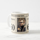 Custom 60. Geburtstag Retro Newspaper Foto Kaffeetasse (Vorderseite Links)