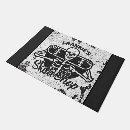 Custom ADD NAME Skull Skateboard Skate Shop Fußmatte (Schrägansicht)
